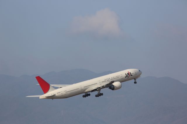 BOEING 777-300 (JA736J)