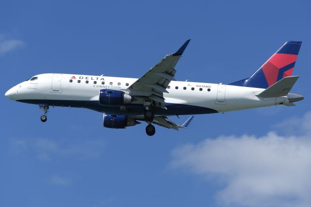 Embraer 170/175 (N818MD)