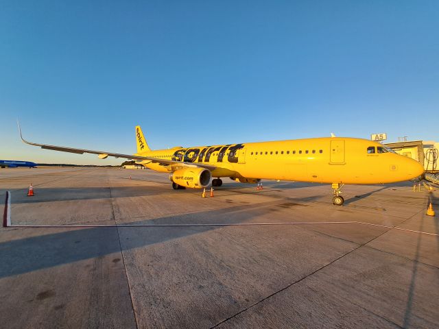 Airbus A321 (N677NK) - Golden hour 