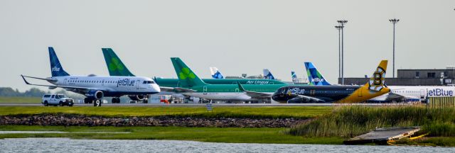 Airbus A320 (N632JB) - Shot with a Nikon D3200 w/ Nikkor 70-300mmbr /Best viewed in Full Size