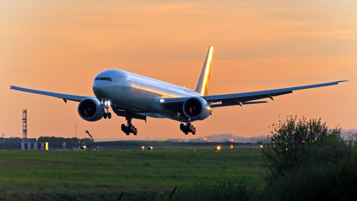 Boeing 777-200 (HS-TKG)