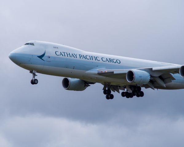 BOEING 747-8 (B-LJI) - Nice picture of a Cathay Pacific Cargo 747-8 landing at KPDX runway 10R