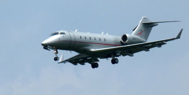 Bombardier Challenger 300 (N551XJ) - On short final is this 2011 Bombardier Challenger 300 Vista Jet in the Summer of 2023.