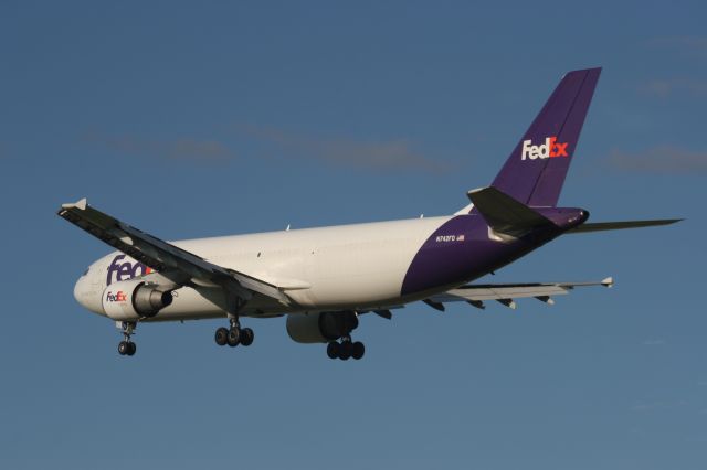 Airbus A300F4-600 (N742FD) - FDX Arrival