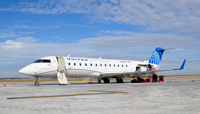 Canadair Regional Jet CRJ-200 (N22IPS) - An Endeavor Airlines - United Express CRJ 200 sitting on the ramp at KALO after the left engine failed mid-flight.