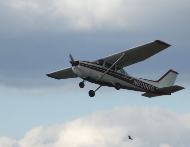 Cessna Skyhawk (N6086G) - Shortly after departure is this 1979 Cessna Skyhawk 172N in the Autumn of 2020.