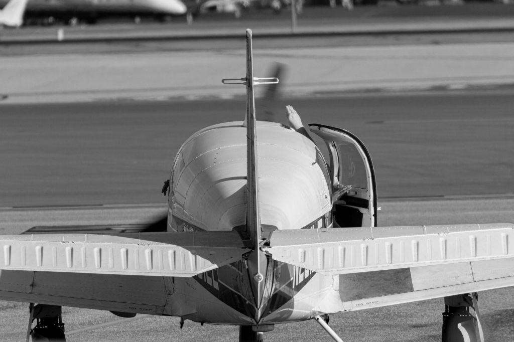 Mooney M-20 (N231LE)
