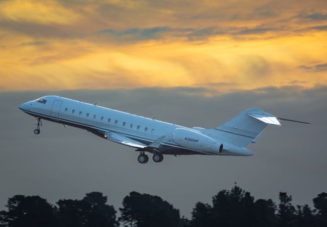 Bombardier Global 5000 (N360HP)