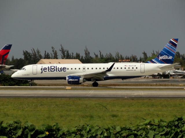 Embraer ERJ-190 (N337JB)