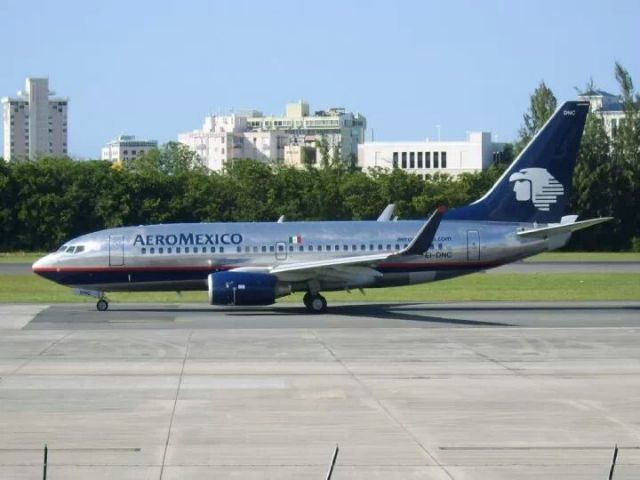 Boeing 737-700 (EI-DNC)