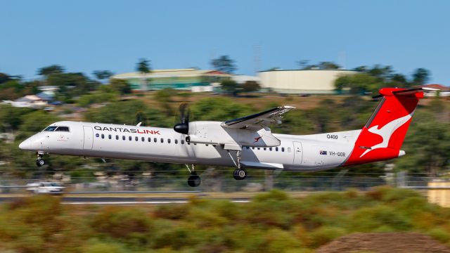 de Havilland Dash 8-400 (VH-QOR)