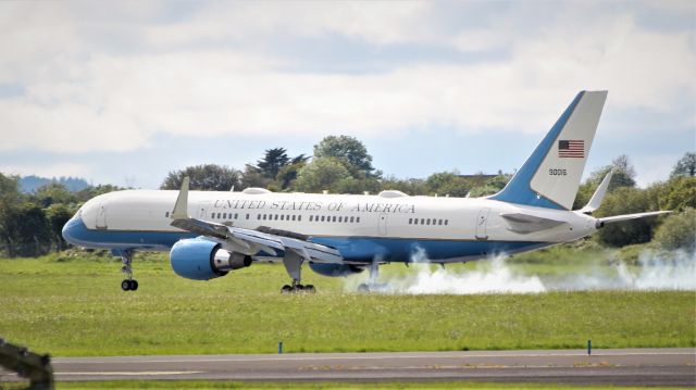 09-0016 — - sam96 usaf c-32a 09-0016 landing at shannon 6/6/19.