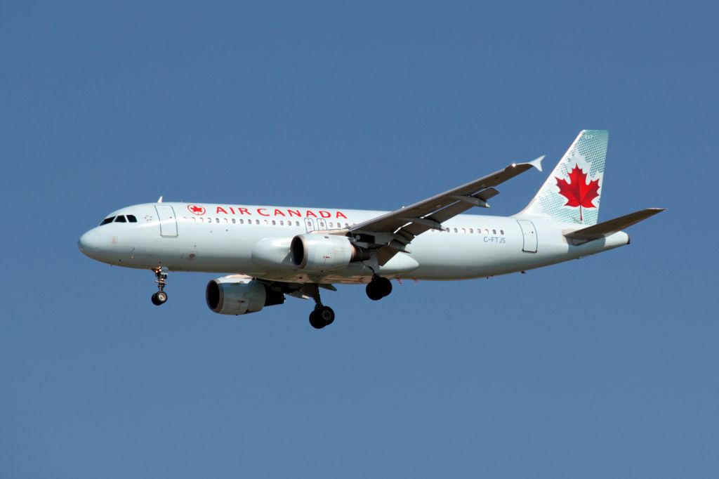 Airbus A320 (C-FTJS) - Air Canada, C-FTJS, Airbus A320-211, msn 253, Photo by John A. Miller, a rel=nofollow href=http://www.PhotoEnrichments.comwww.PhotoEnrichments.com/a