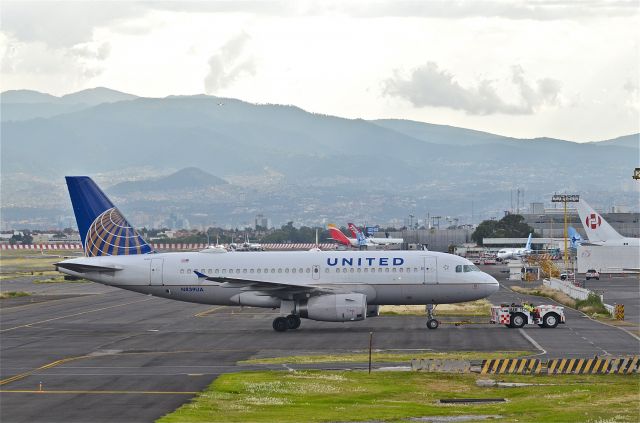 Airbus A319 (N839UA)