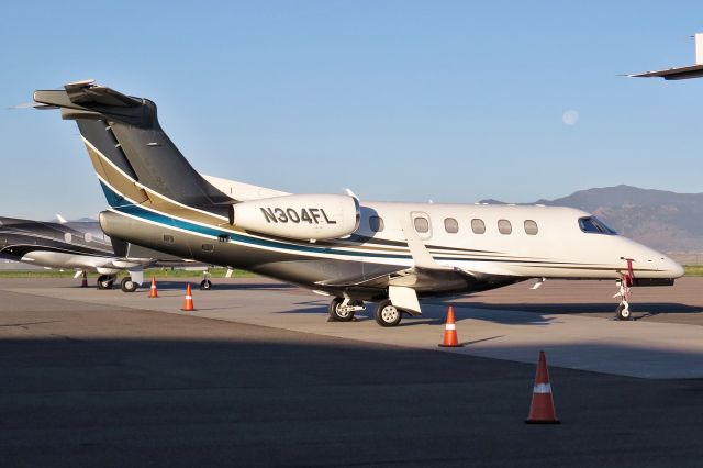 Embraer Phenom 300 (N304FL)