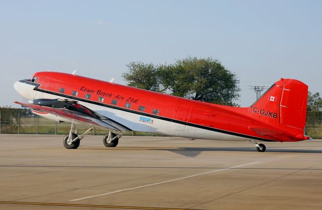 Douglas DC-3 (C-GJKB)