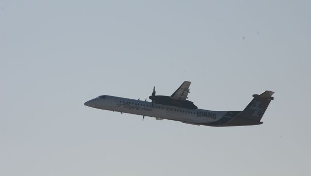 de Havilland Dash 8-400 (N400QX) - University of Idaho Plane taking off 10L