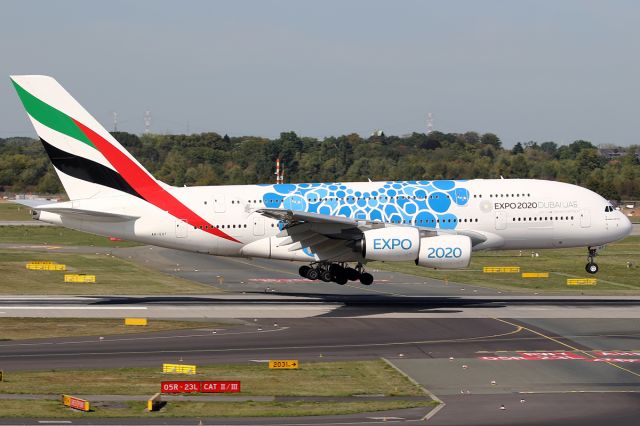 Airbus A380-800 (A6-EOT)