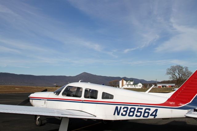 Piper Cherokee Arrow (N38564)