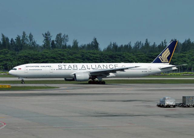 BOEING 777-300 (9V-SYE) - SQs interpretation of Star Alliance paint scheme without the Star tail