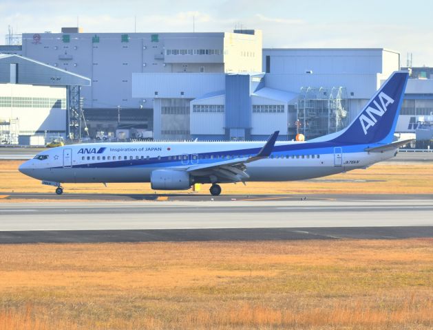 Boeing 737-800 (JA76AN)