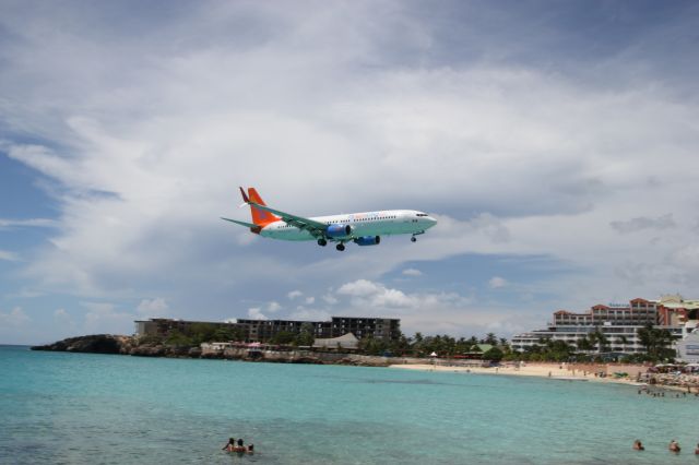 Boeing 737-900 (C-GOFW)