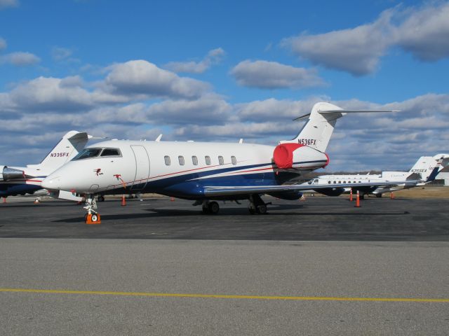Bombardier Challenger 300 (N536FX)