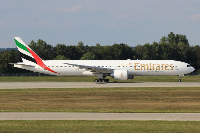 BOEING 777-300ER (A6-EGL)