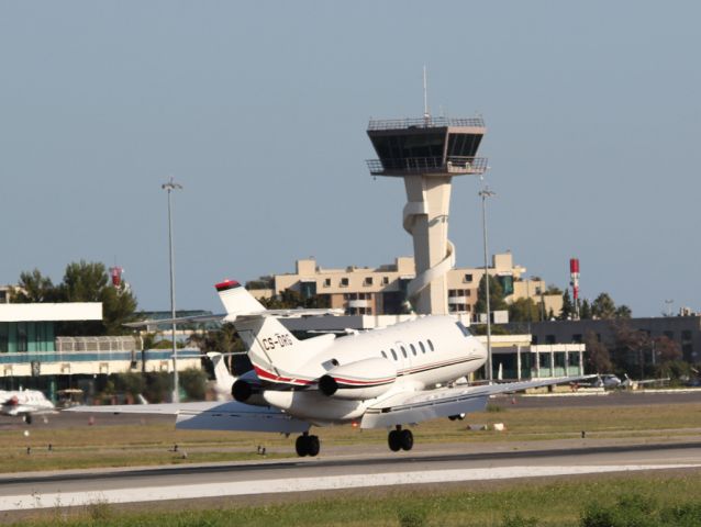 Hawker 800 (CS-DRG)