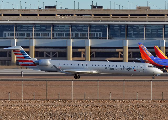 Canadair Regional Jet CRJ-900 (N950LR)