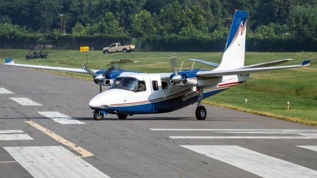 Aero Commander 500 (N698R) - N698R doing a 180 on College Park Airport's runway 15 after arriving from Richmond