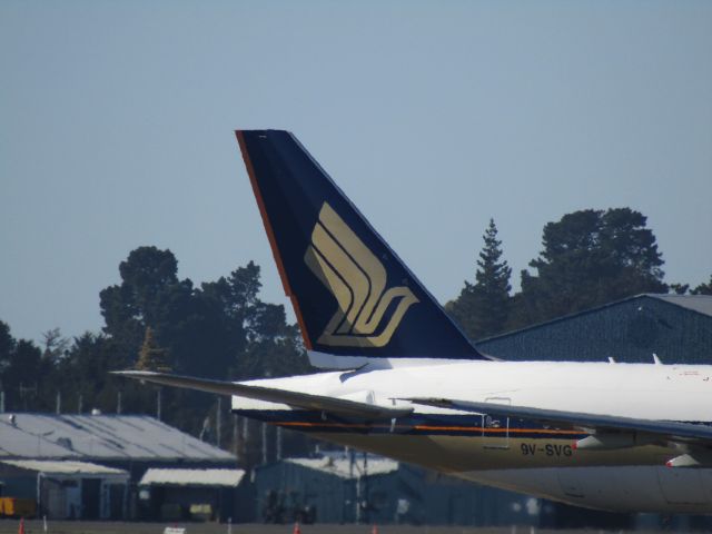 Boeing 777-200 (9V-SVG)