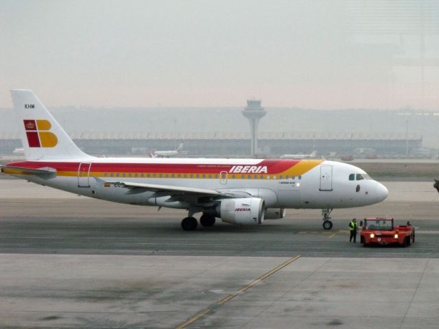 Airbus A319 (EC-LLE)