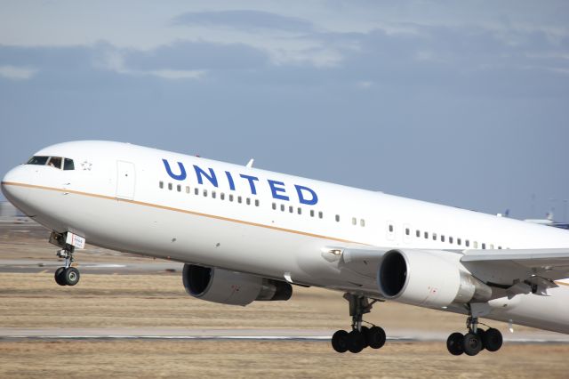 N664UA — - Taking off from DIA.
