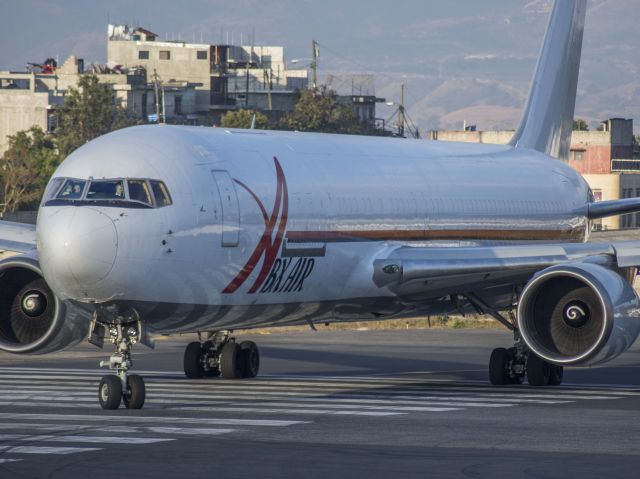 BOEING 767-300 (N363CM)