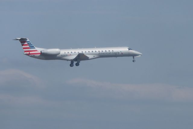 Embraer ERJ-145 (N698CB)