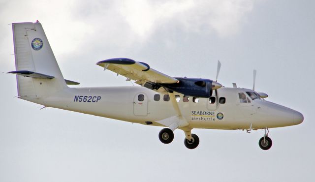 De Havilland Canada Twin Otter (N562CP)