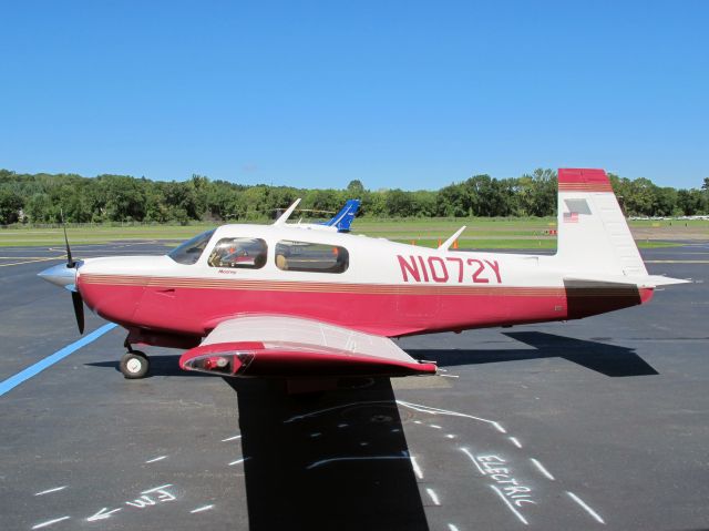 Mooney M-20 (N1072Y) - Fast aircraft.