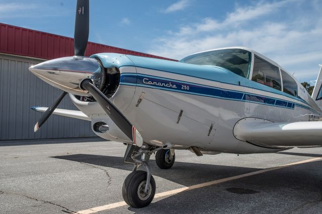 Piper PA-24 Comanche (N60WF)