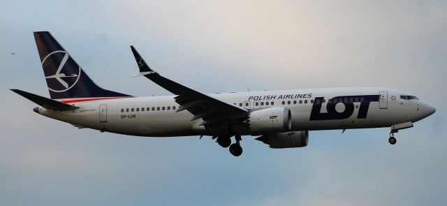 Boeing 737-800 (SP-LVB)