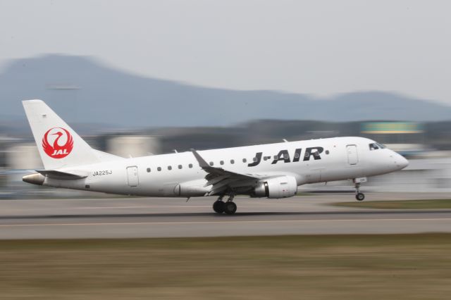 Embraer 170/175 (JA225J) - 03 May 2015:ITM-HKD.J-AIR: