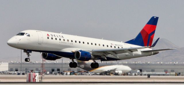 Embraer 175 (N637CZ) - Please change the size to full screen to decrease the blurriness.