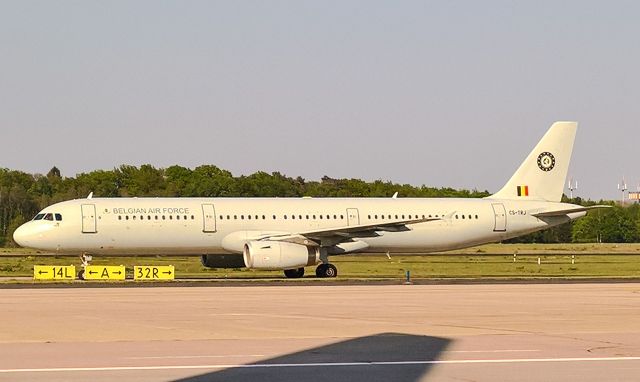 Airbus A321 (CS-TRJ)