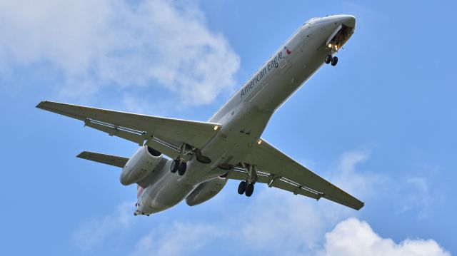 Embraer ERJ-145 (N905JH) - Envoy Air (American Eagle) Embraer ERJ-145 (N905JH) arrives at KRDU Rwy 23R on 6/17/2017 at 1:23 pm