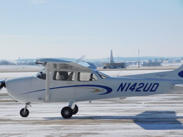 Cessna Skyhawk (N142UD) - A clear day in January meant a busy day of flying for University of Dubuque Aviation students.  In this case a near empty ramp was a good thing!!!  N142UD returns to the ramp after a flight.