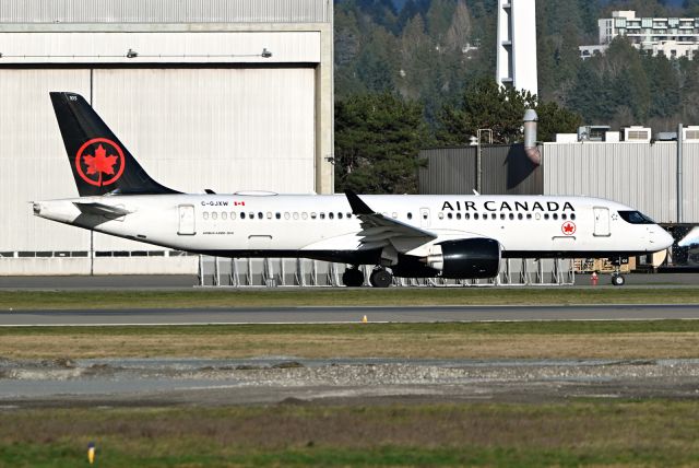 Airbus A220-300 (C-GJXW)