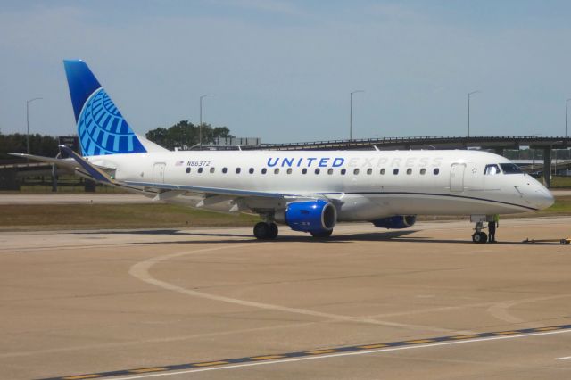 Embraer 175 (N86372)