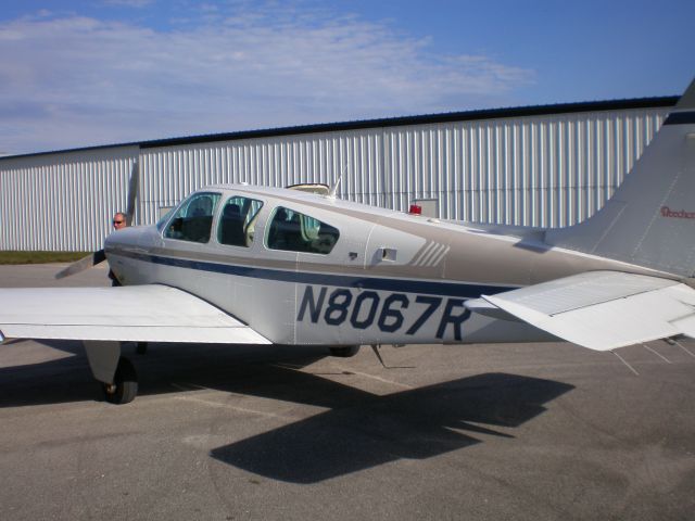 Beechcraft Bonanza (33) (N8067R)
