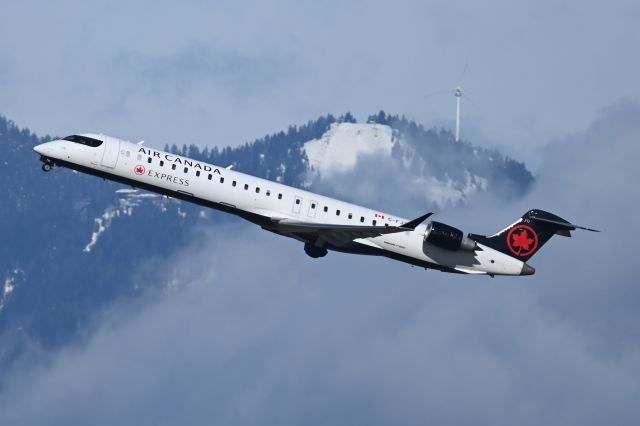 Canadair Regional Jet CRJ-900 (C-FJZD)