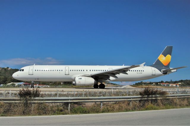 Airbus A321 (YL-LCQ) - Condor-Thomas Cook...the week Thomas Cook closed down...Thomas Cook painted off the livery.